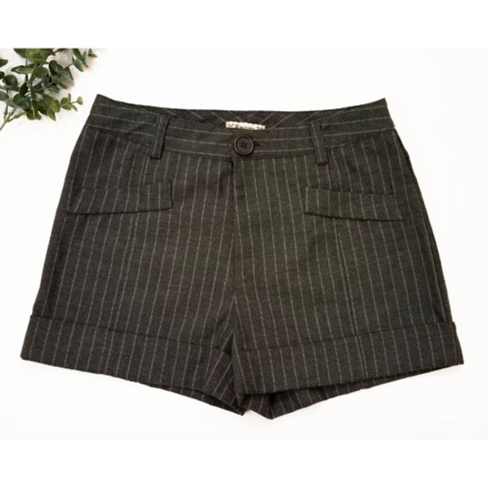 Gray Cuffed Pinstripe Shorts Size Medium